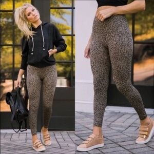 SPANX Look At Me Now Seamless Leggings Mini Leopard Size Small